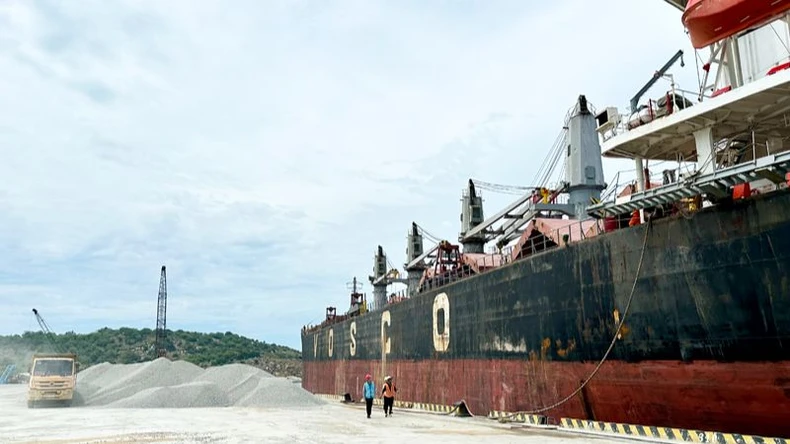 mv-vosco-unity-cap-vao-cang-bien-tong-hop-ca-na-don-tau-co-tai-trong-53552-tan